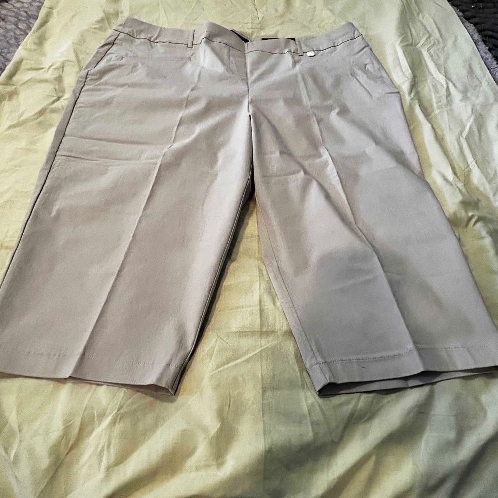 CAPRIS, SAVVY FIT TWILL, LINEN COLOUR, SIZE 26, RAYON/SPANDEX, FAKE FLY FRONT,